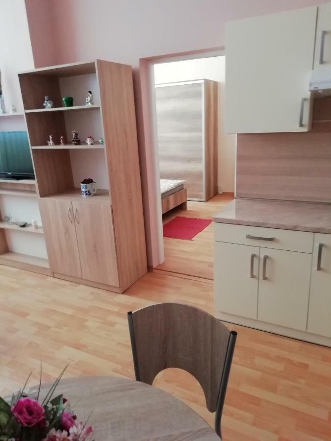 Apartman Lux Prešov Esterno foto