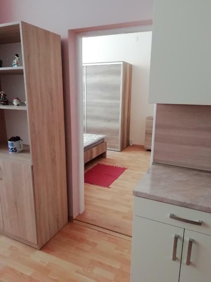 Apartman Lux Prešov Esterno foto